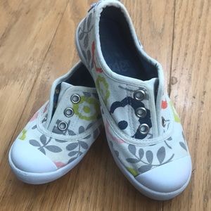 Mini-Boden Kids Adorable White Floral Canvas Sneaker